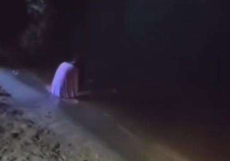 Guardas dizem que reencontraram ‘mulher de branco’ caminhando em praia de Manaus após abordagem