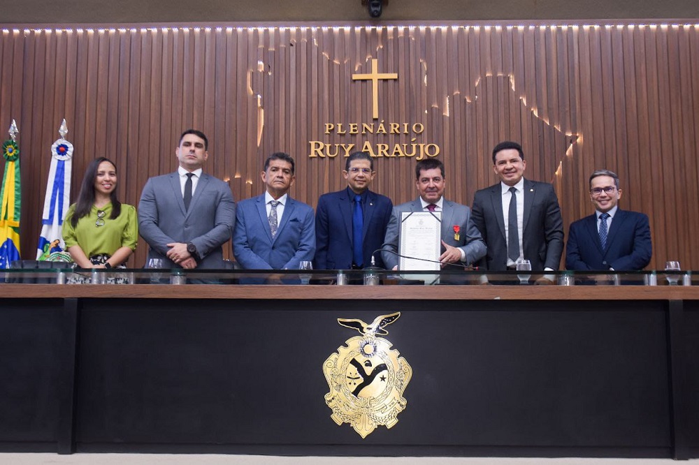 Delegado da PF, Leandro Almada recebe Medalha Ruy Araújo, por meio de propositura do deputado João Luiz