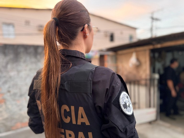 PF cumpre mandados de busca e apreensão em Manaus durante operação nacional contra crimes sexuais infantis