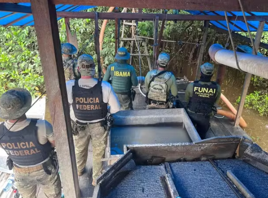 Operação da PF destrói 21 dragas usadas para garimpo ilegal no Vale do Javari