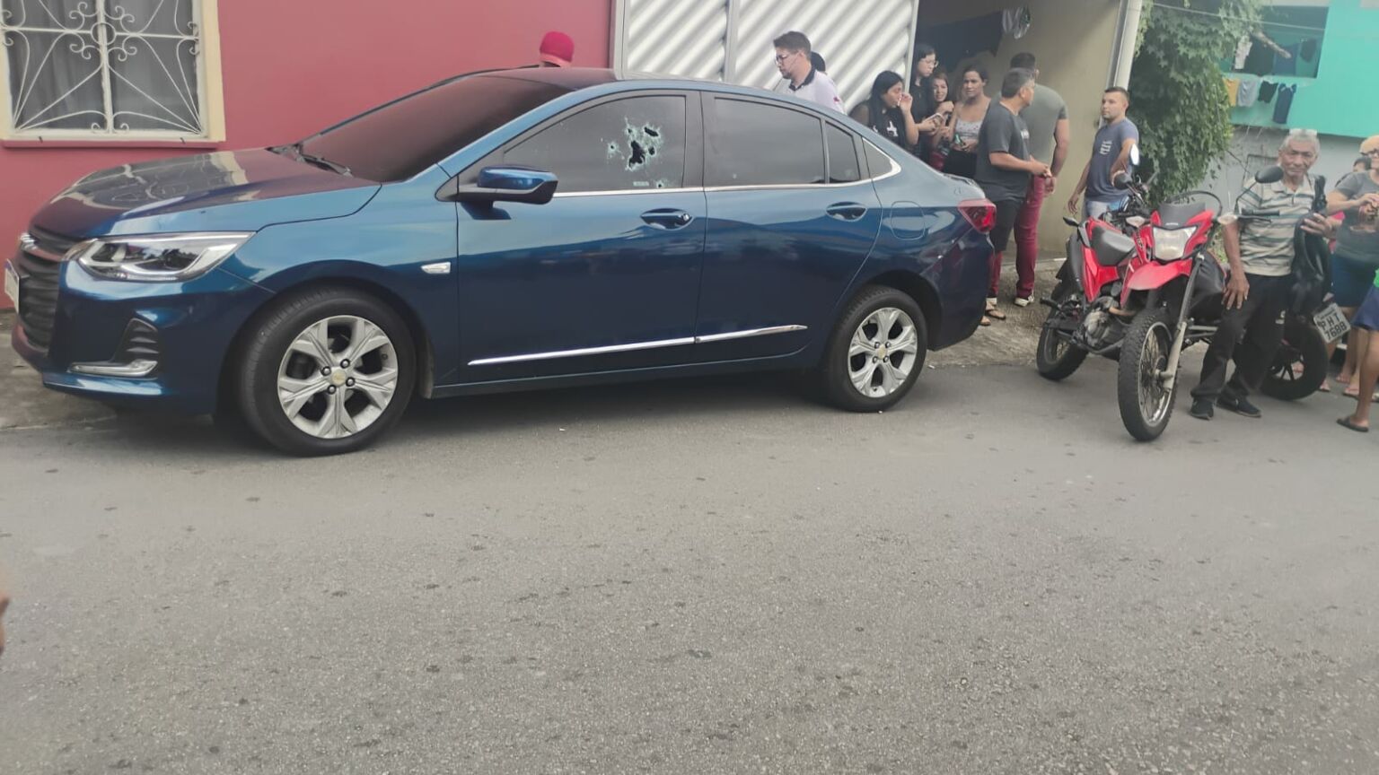 VEJA: homem é executado com 12 tiros em plena luz na Compensa