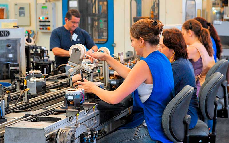 Setor de serviços cresce 0,3% em março e marca segunda alta seguida, mostra IBGE