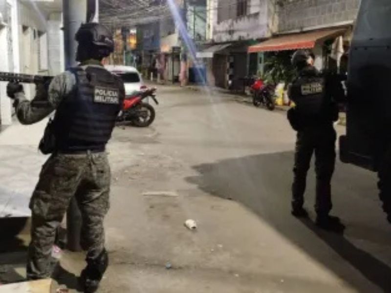 Bope encontra laboratório de drogas na Maré em operação; homem é baleado