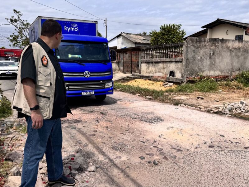 Prefeitura entrega gambiarra à população: Raiff Matos denuncia descaso no Conjunto Manoa