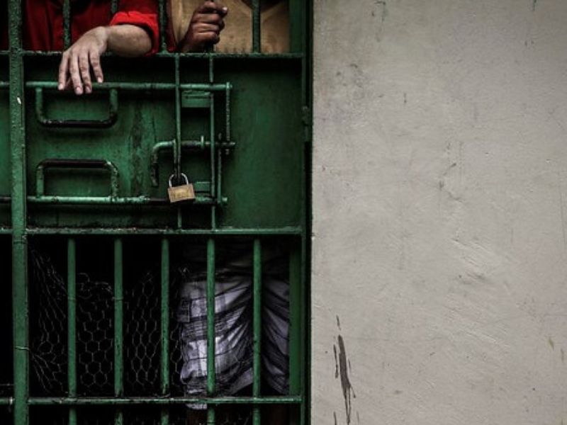 Filho tenta matar o próprio pai com golpes de faca em Manaus