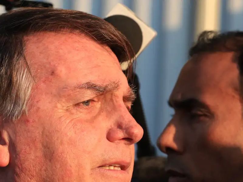 Moraes autoriza Bolsonaro a receber visita de médicos particulares