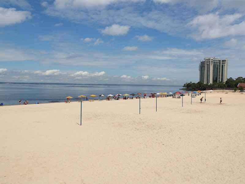 Confira os horários de banho na praia da Ponta Negra com a chegada do verão
