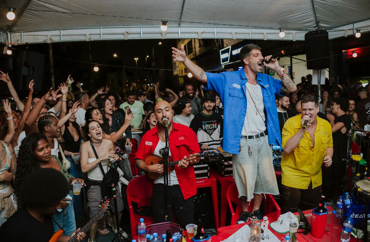 Movimento que já reuniu mais de 50 mil pessoas estreia nos aplicativos com single produzido por vencedores do Grammy