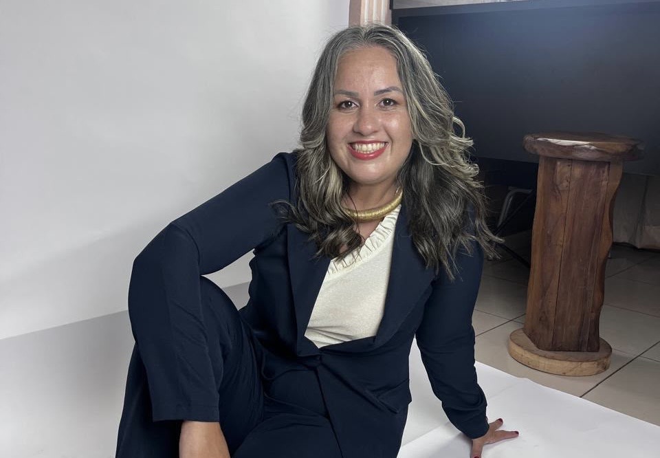 Mel Recalde, precursora da arquitetura de posicionamento, constrói uma trajetória de autoridade há mais de três décadas